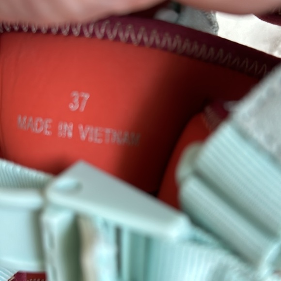 Chloe Lilli Platform Sandals - Picture 8 of 8